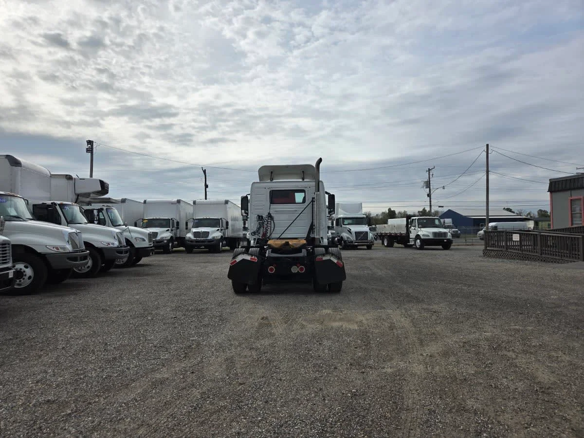 2016 Volvo VNL 860 in St. Rose, LA — photo 5