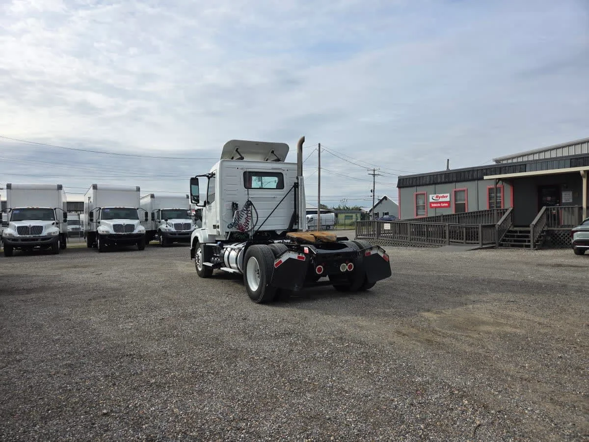 2016 Volvo VNL 860 in St. Rose, LA — photo 6