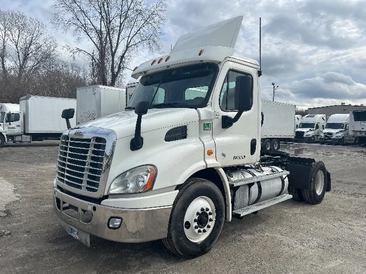 2019 Freightliner Cascadia in Jackson, TN — photo 3