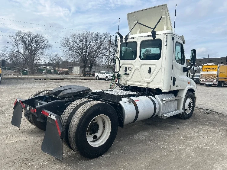 2019 Freightliner Cascadia in Jackson, TN — photo 7
