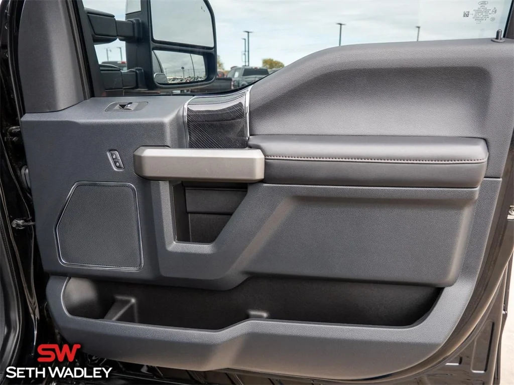 2022 Ford — photo 26