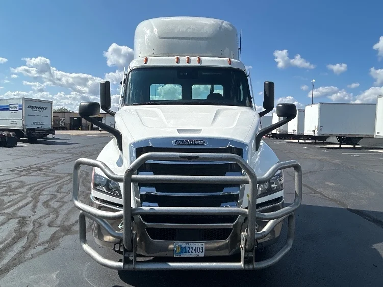 2021 Freightliner Cascadia in Indianapolis, IN — photo 2