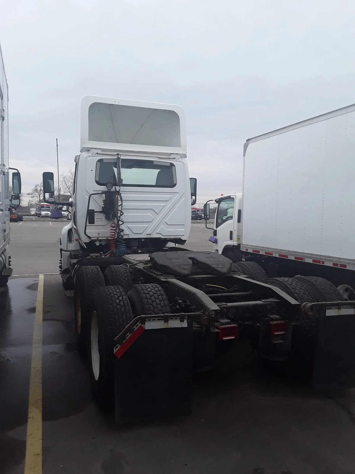 2019 International LT - image 4