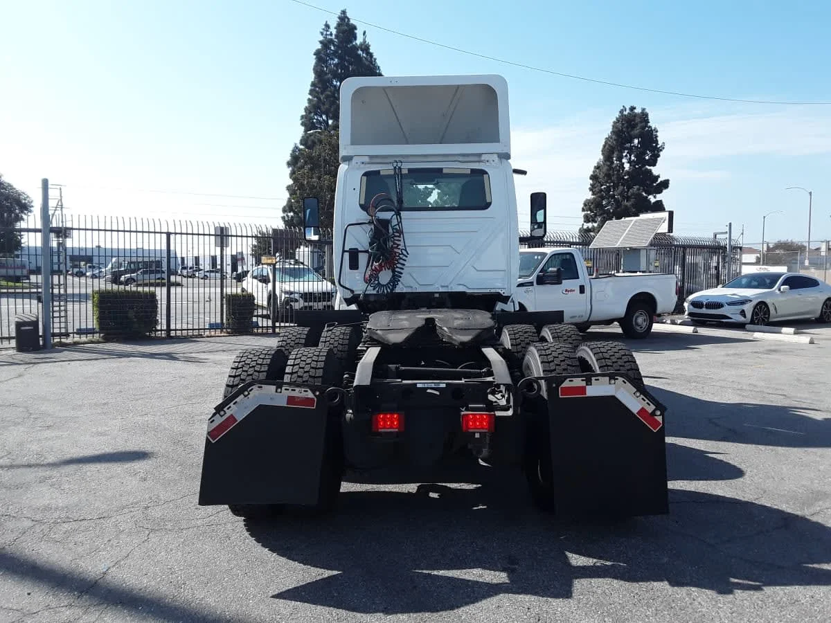 2018 International LT in Montebello, CA — photo 5