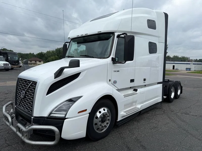 2022 Volvo VNL 760 in Elk River