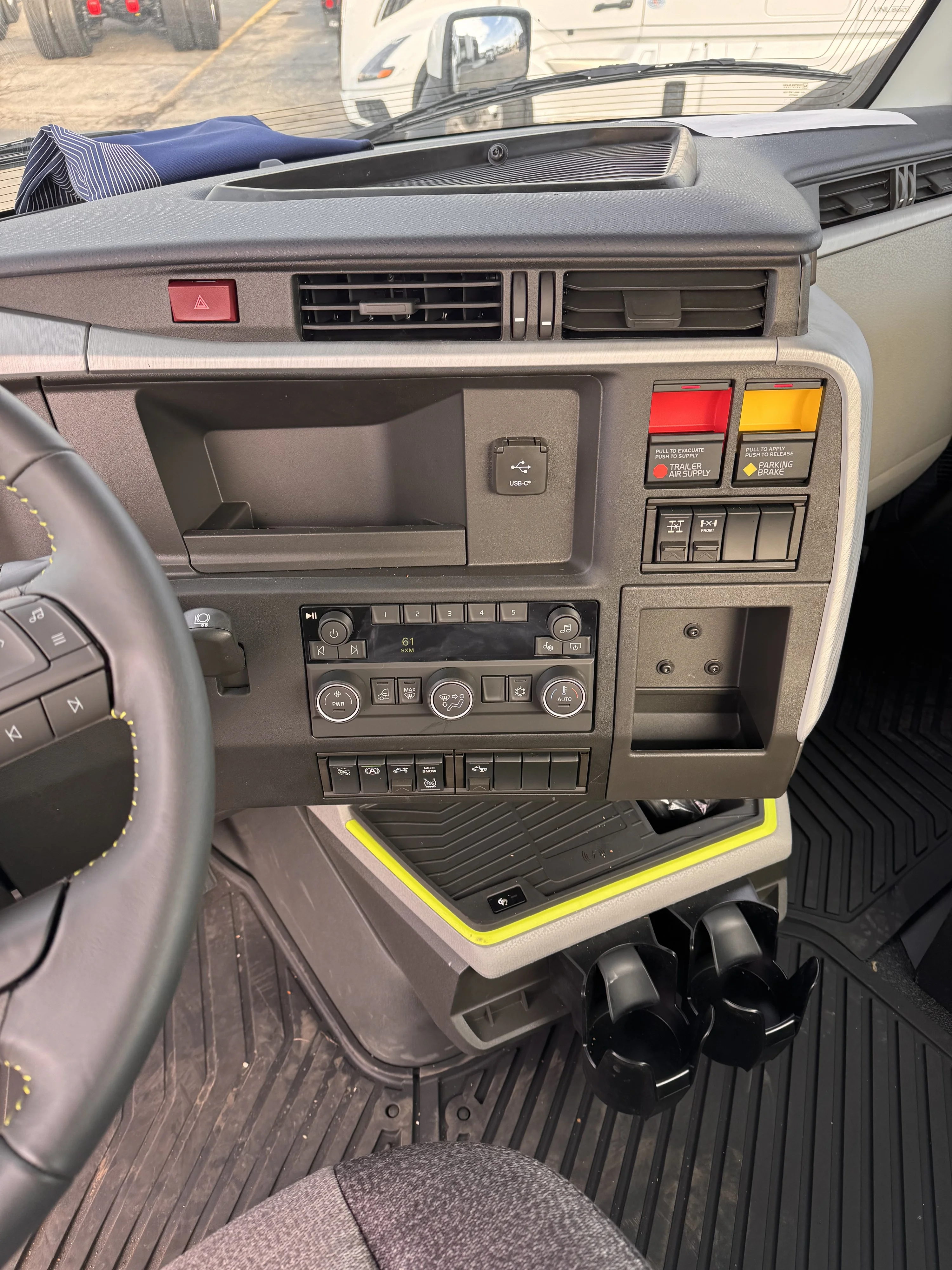 2027 Volvo VNR 640 in Austin, TX — photo 11