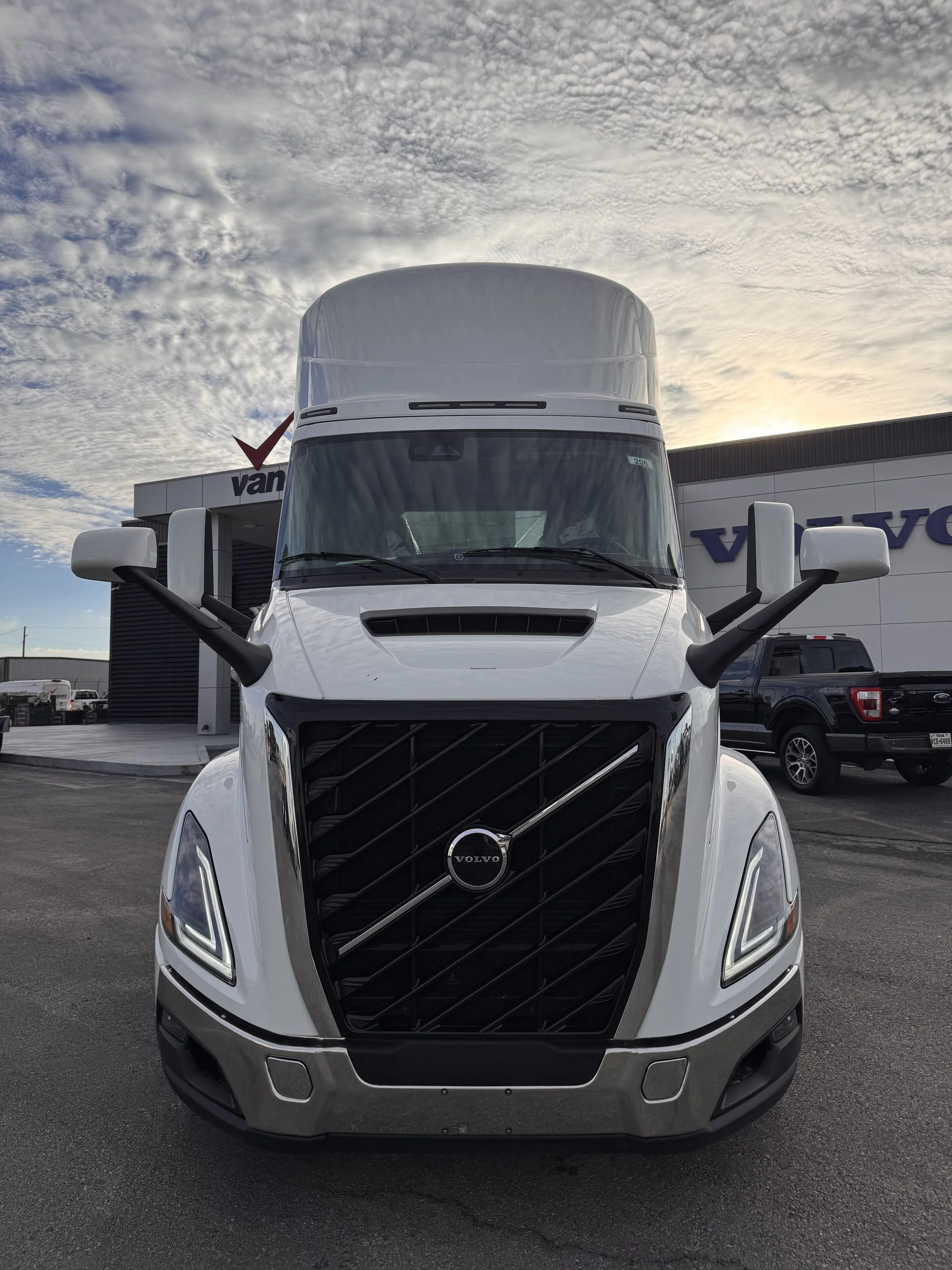 2027 Volvo VNR 640 in Austin, TX — photo 8