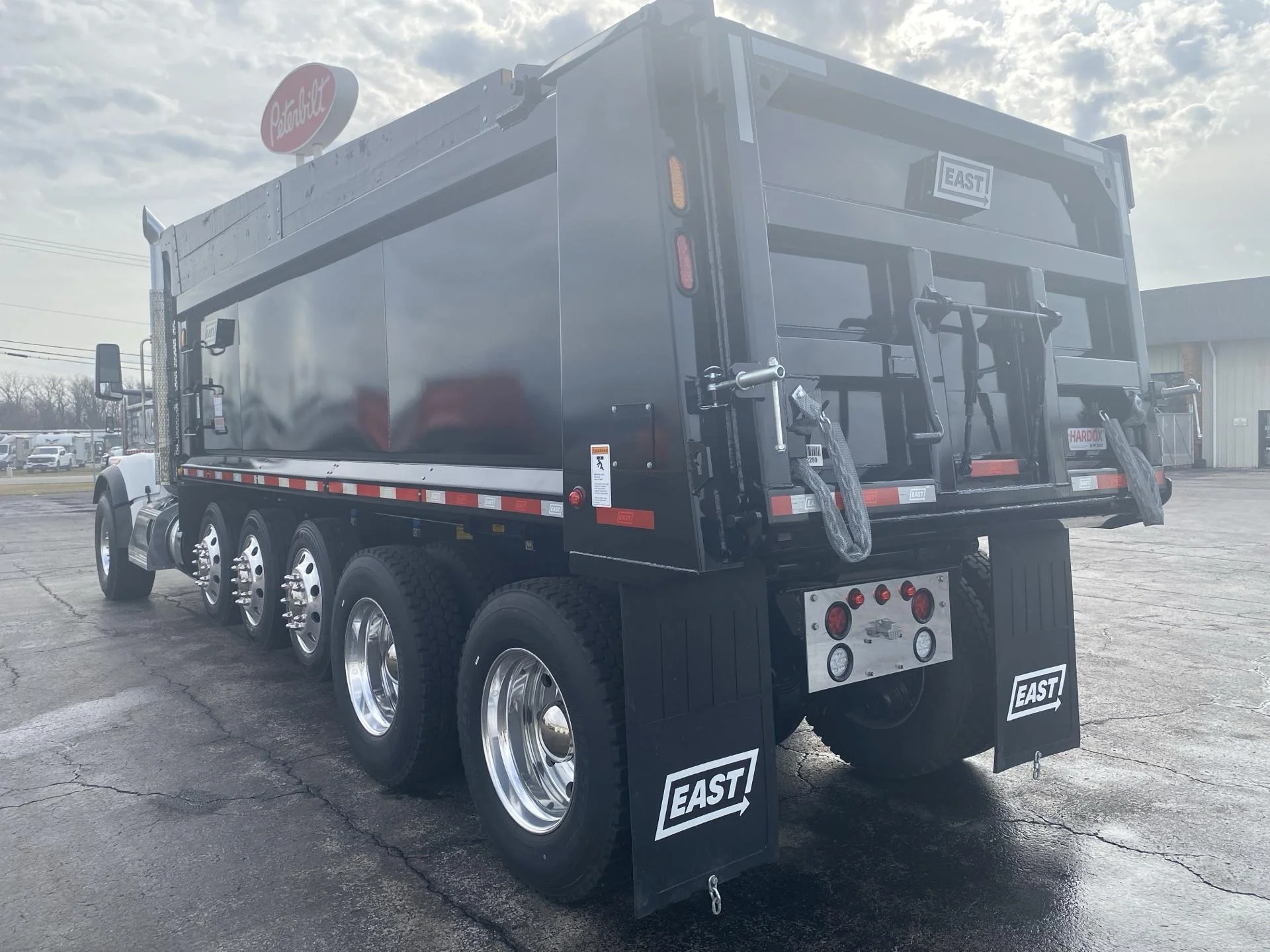 2027 Peterbilt 567 in Findlay, OH — photo 5