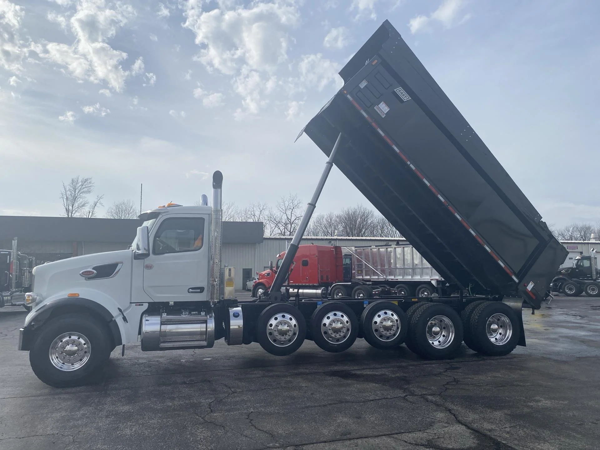 2027 Peterbilt 567 in Findlay, OH — photo 21
