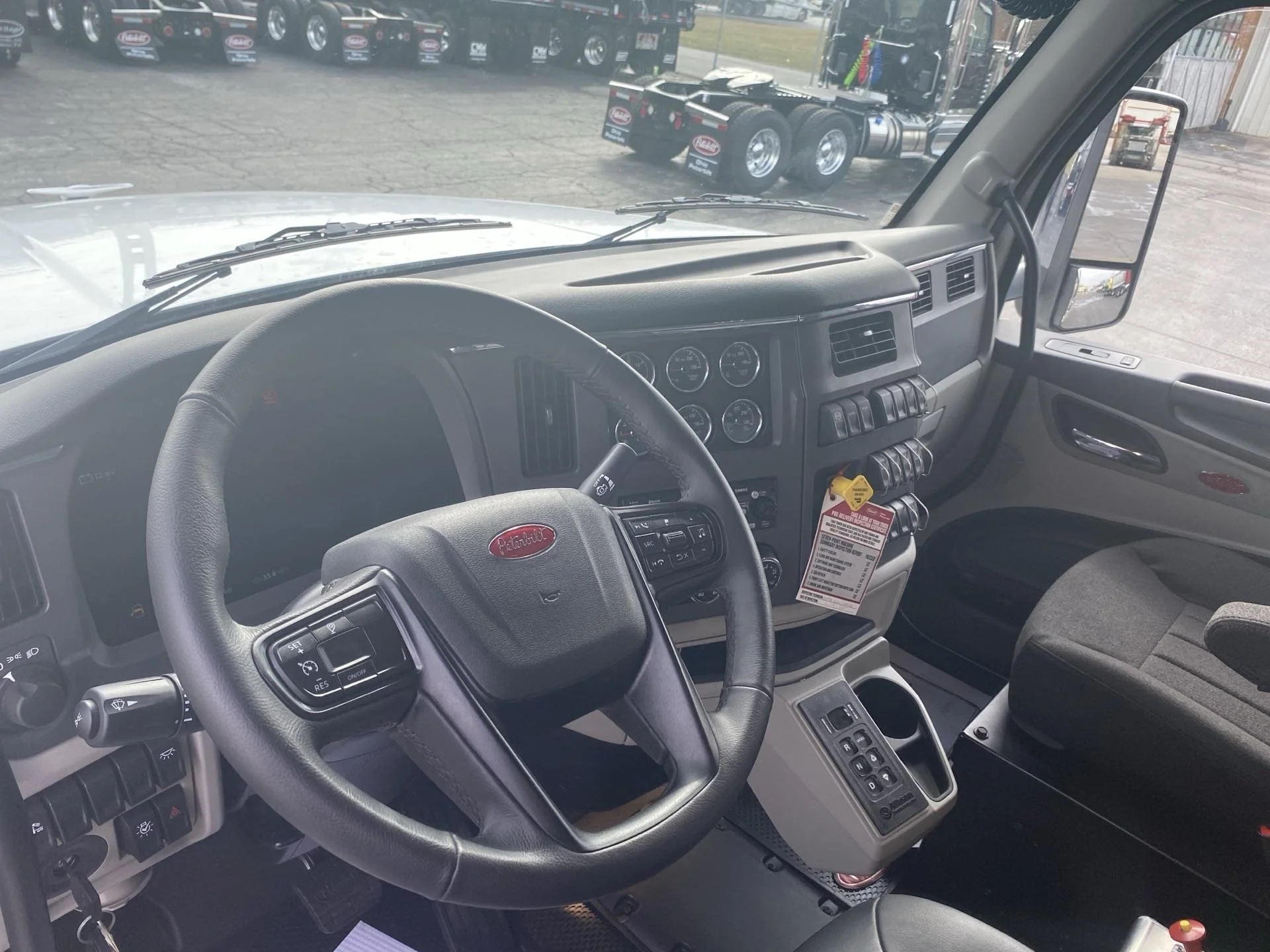 2027 Peterbilt 567 in Findlay, OH — photo 11