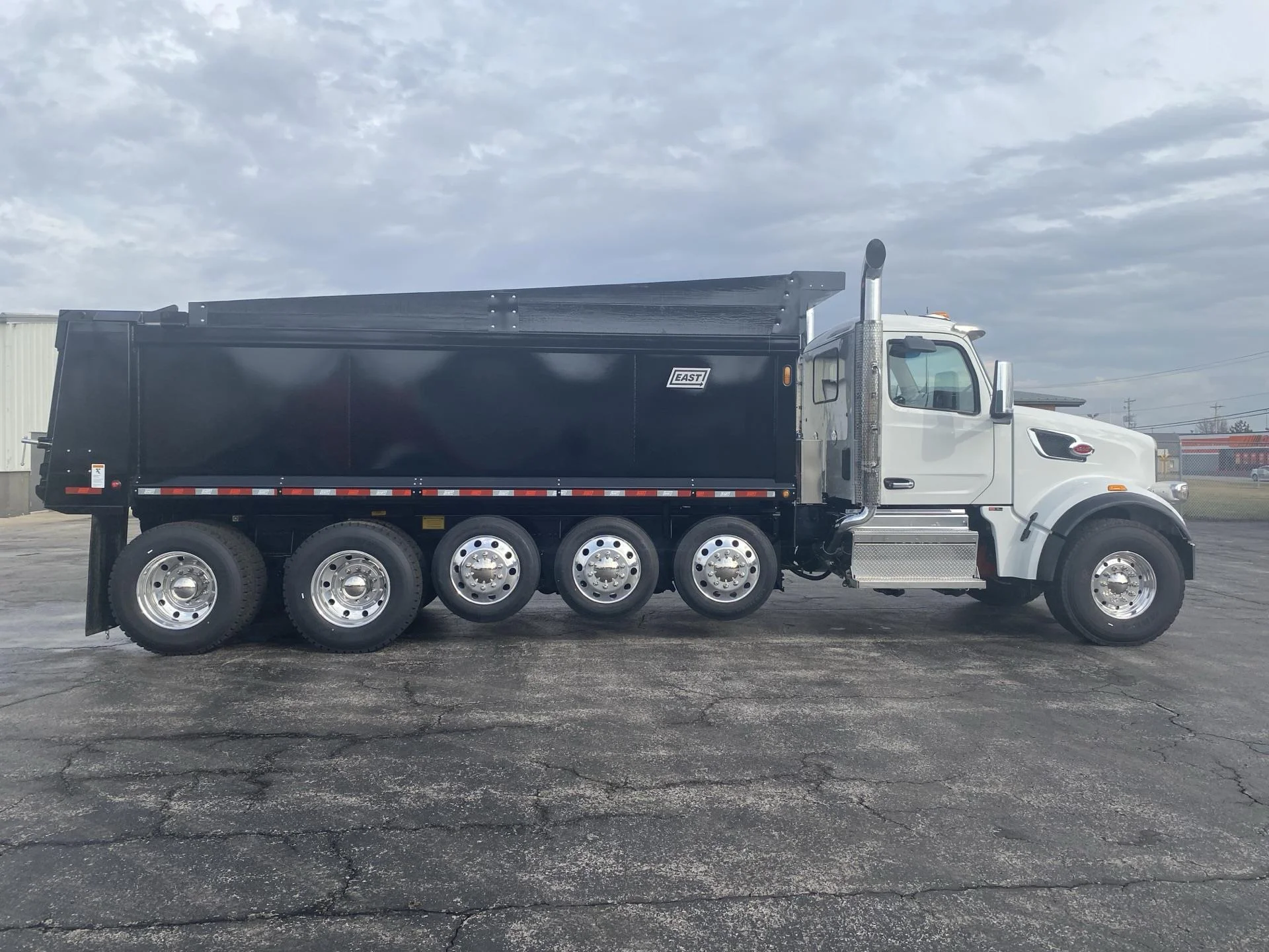 2027 Peterbilt 567 in Findlay, OH — photo 8