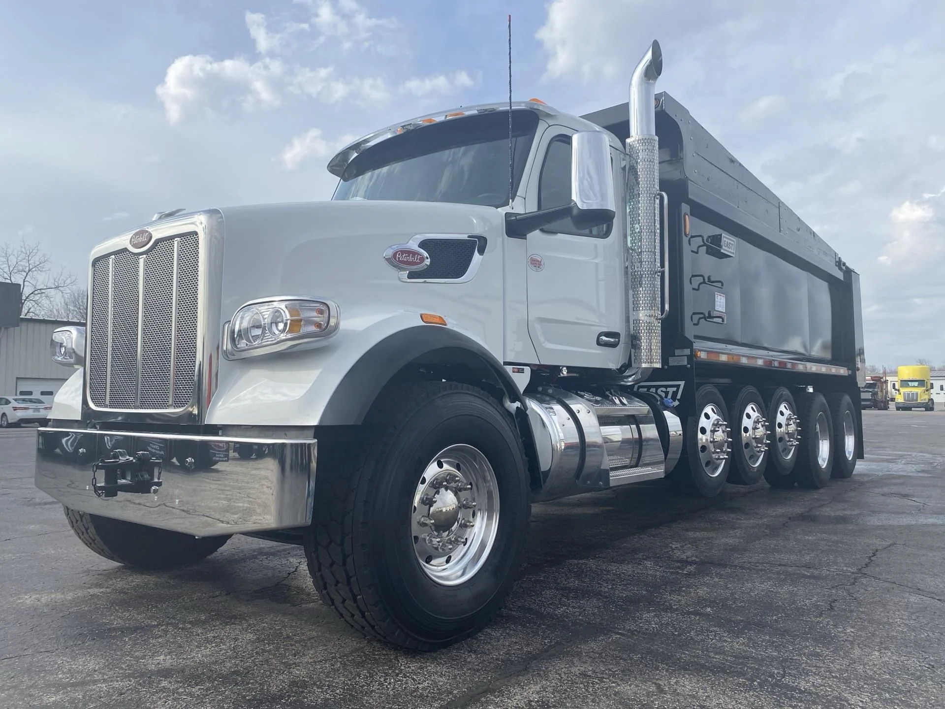 2027 Peterbilt 567 in Findlay, OH — photo 2