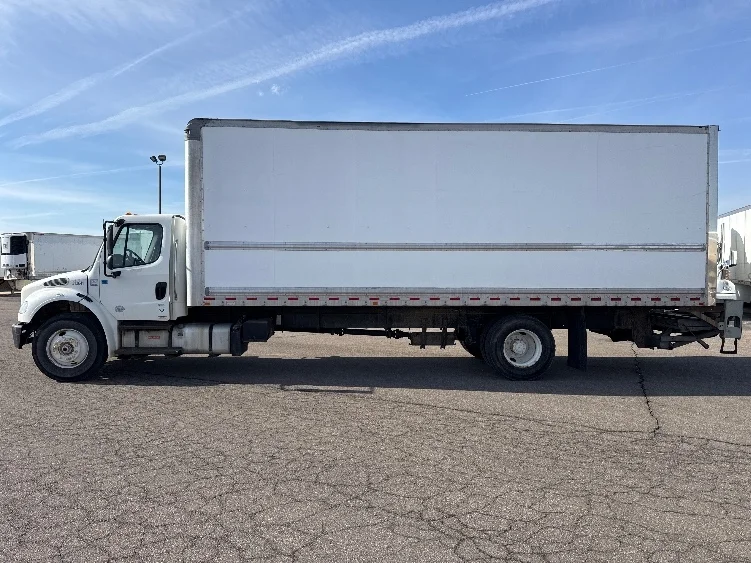 2018 Freightliner M2 106 - image 3