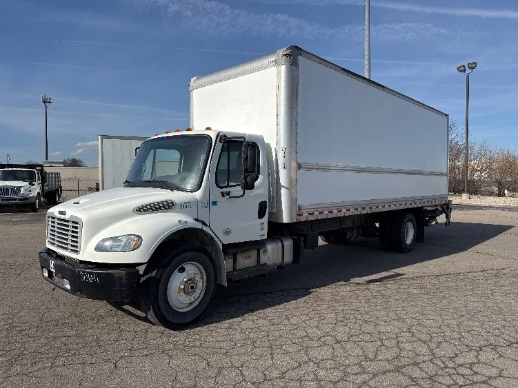 2018 Freightliner M2 106 - image 2