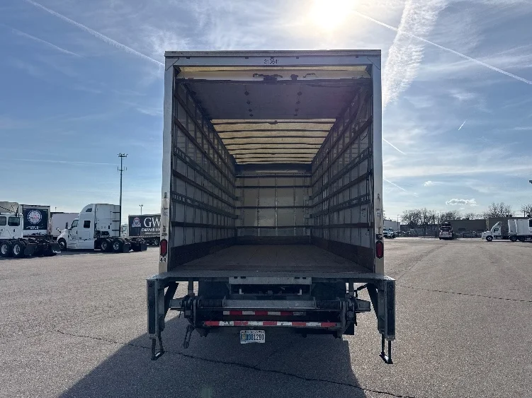 2018 Freightliner M2 106 - image 7