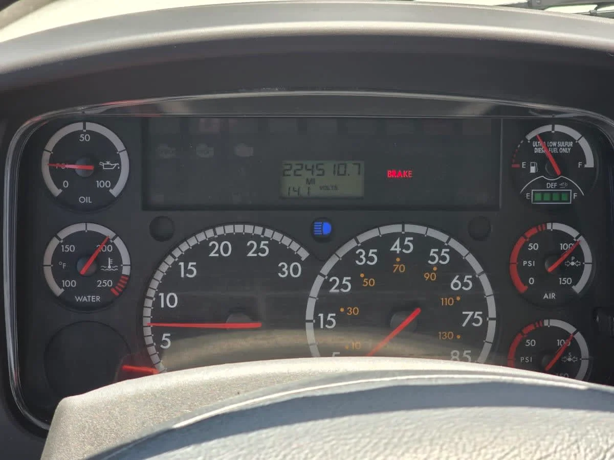 2015 Freightliner M2 106 - image 13