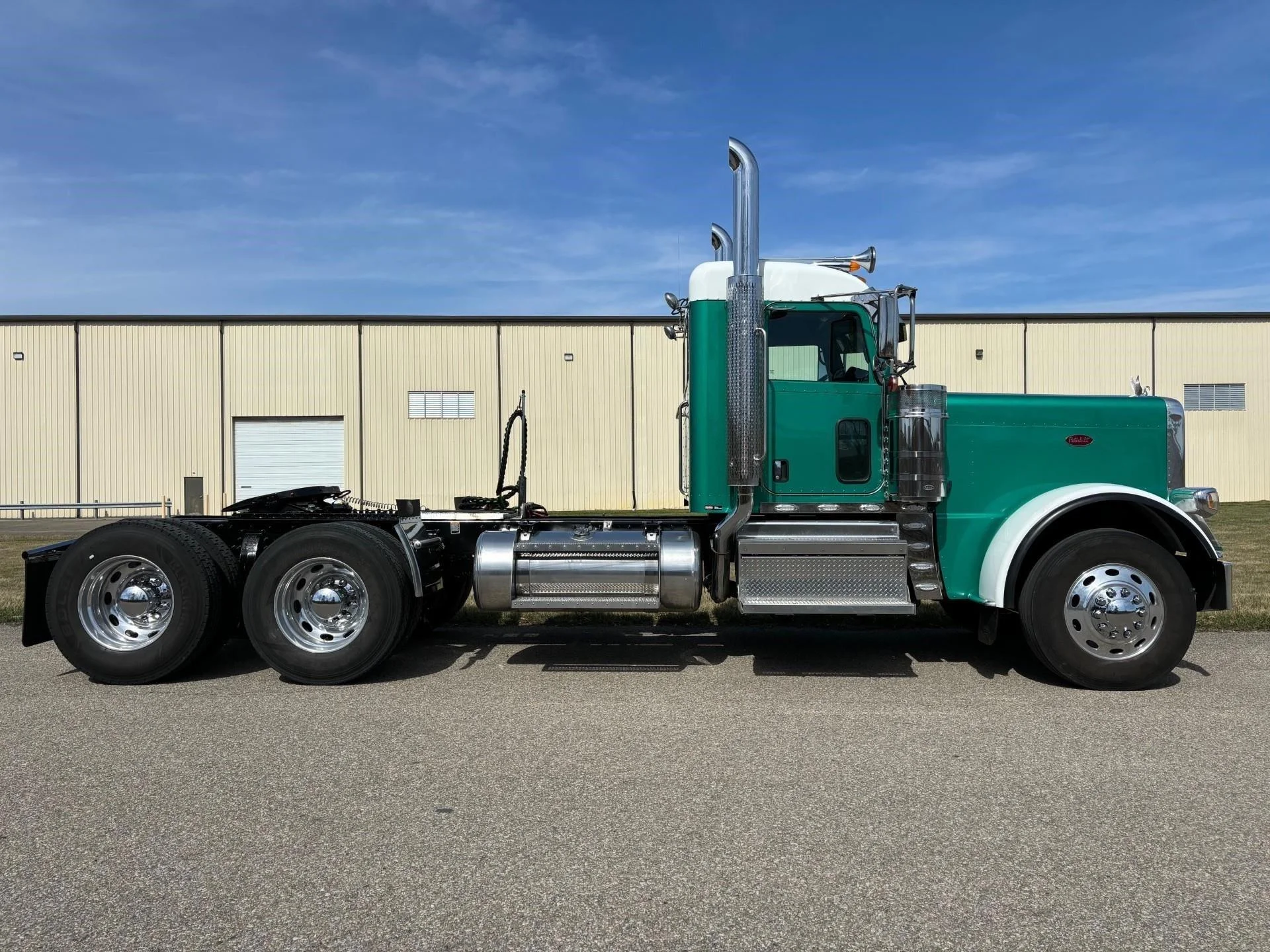 2022 Peterbilt 389 in Zanesville, OH — photo 3