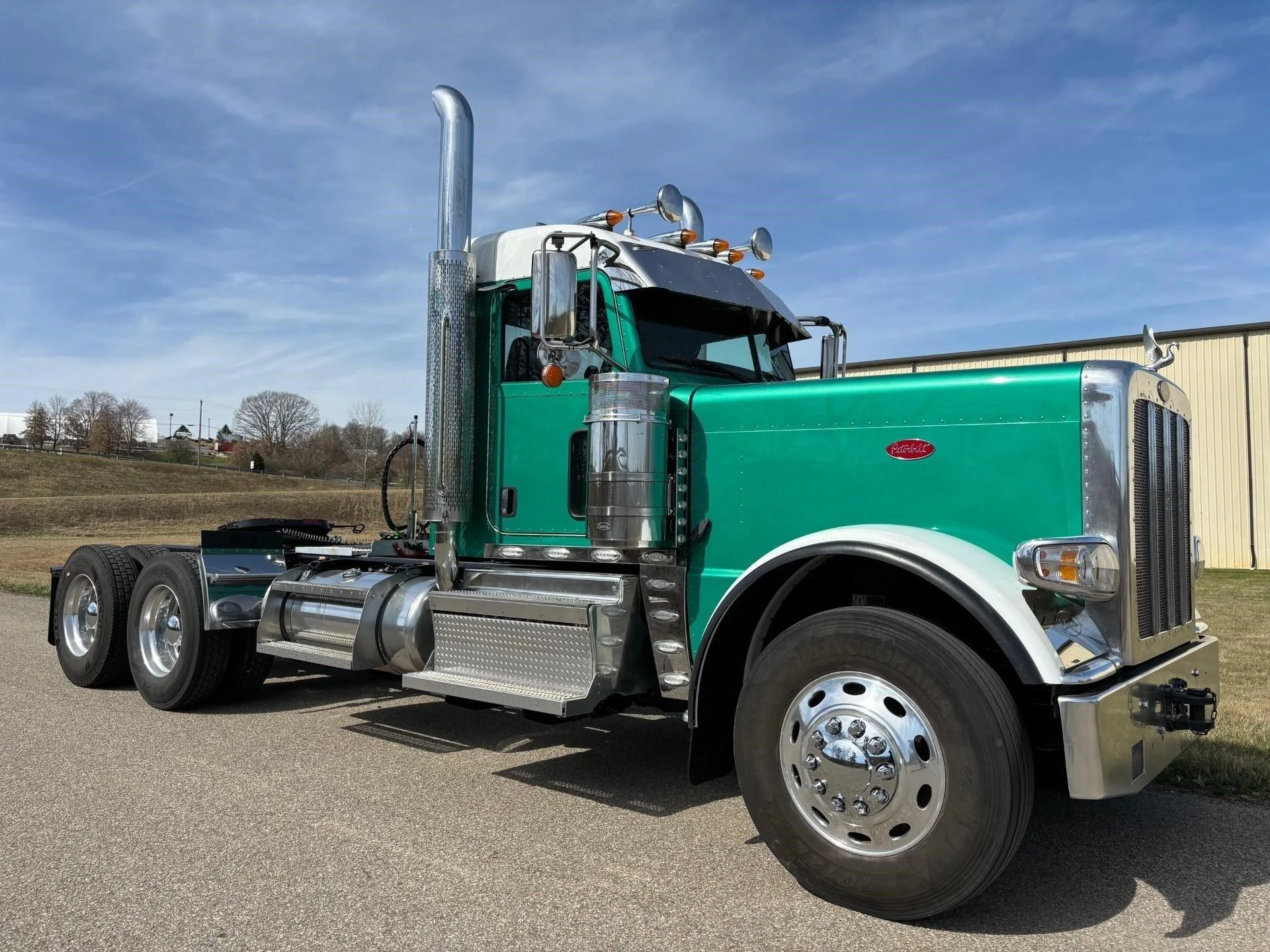 2022 Peterbilt 389 in Zanesville, OH — photo 2
