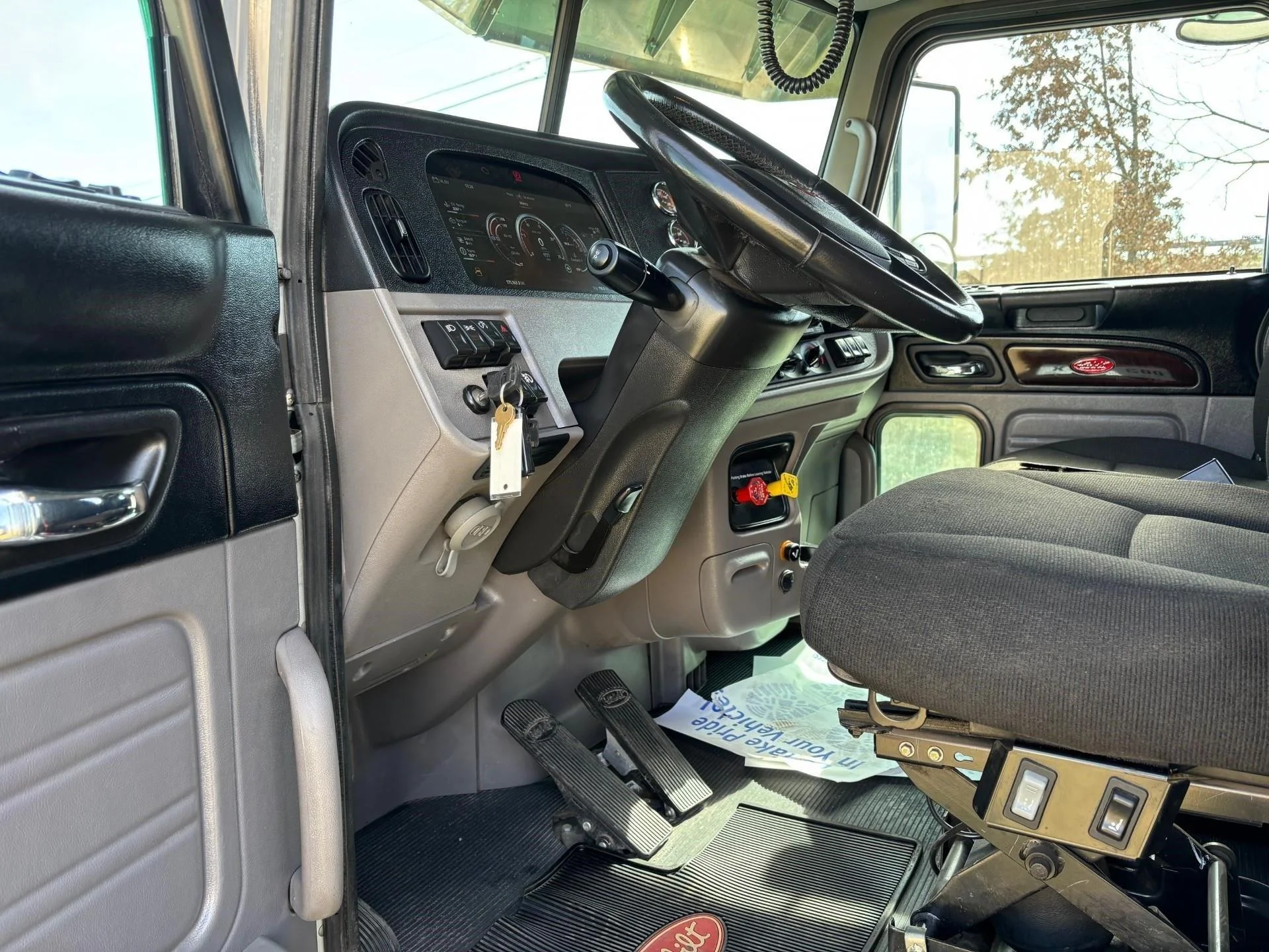 2022 Peterbilt 389 in Zanesville, OH — photo 9