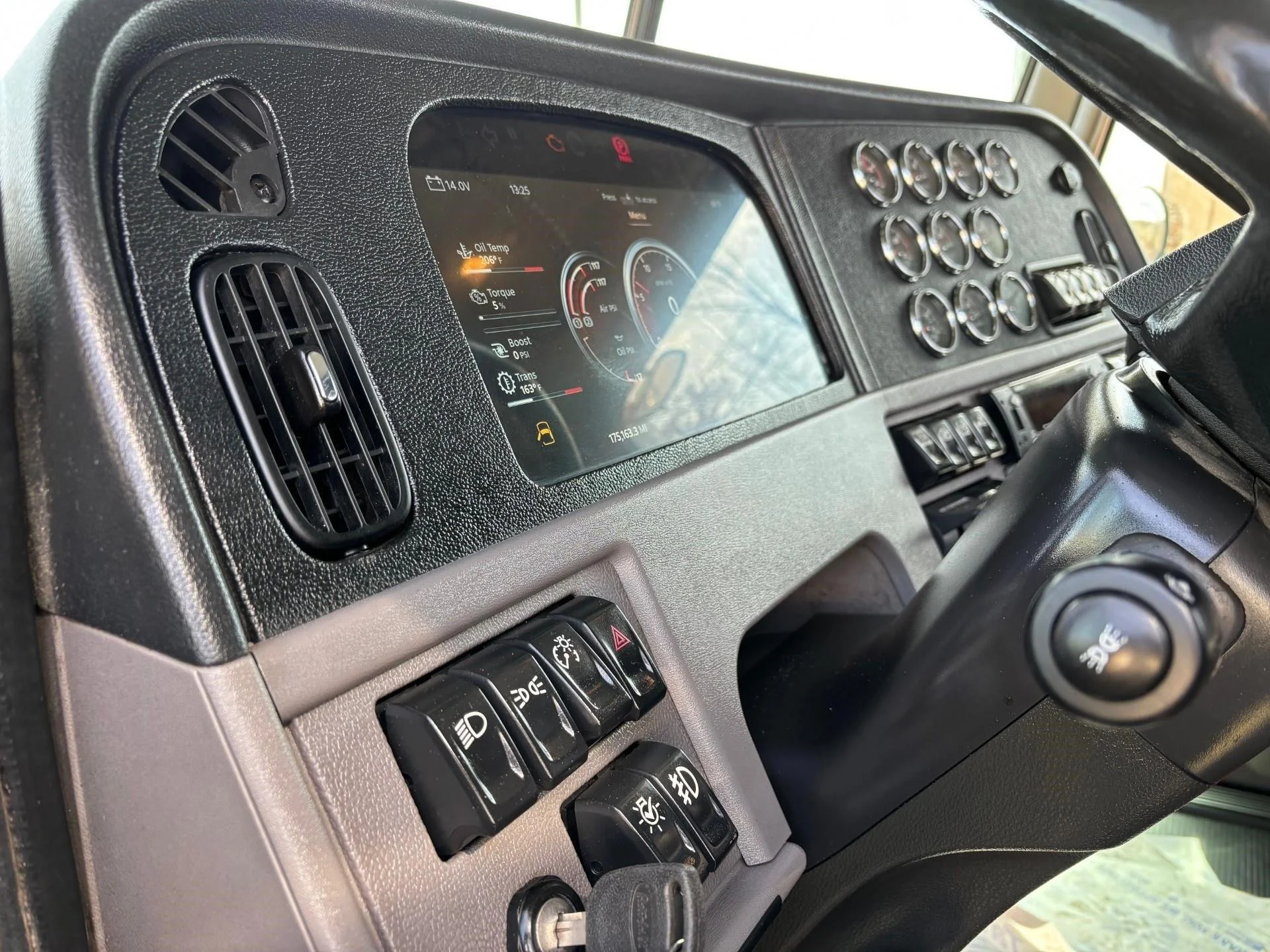 2022 Peterbilt 389 in Zanesville, OH — photo 10