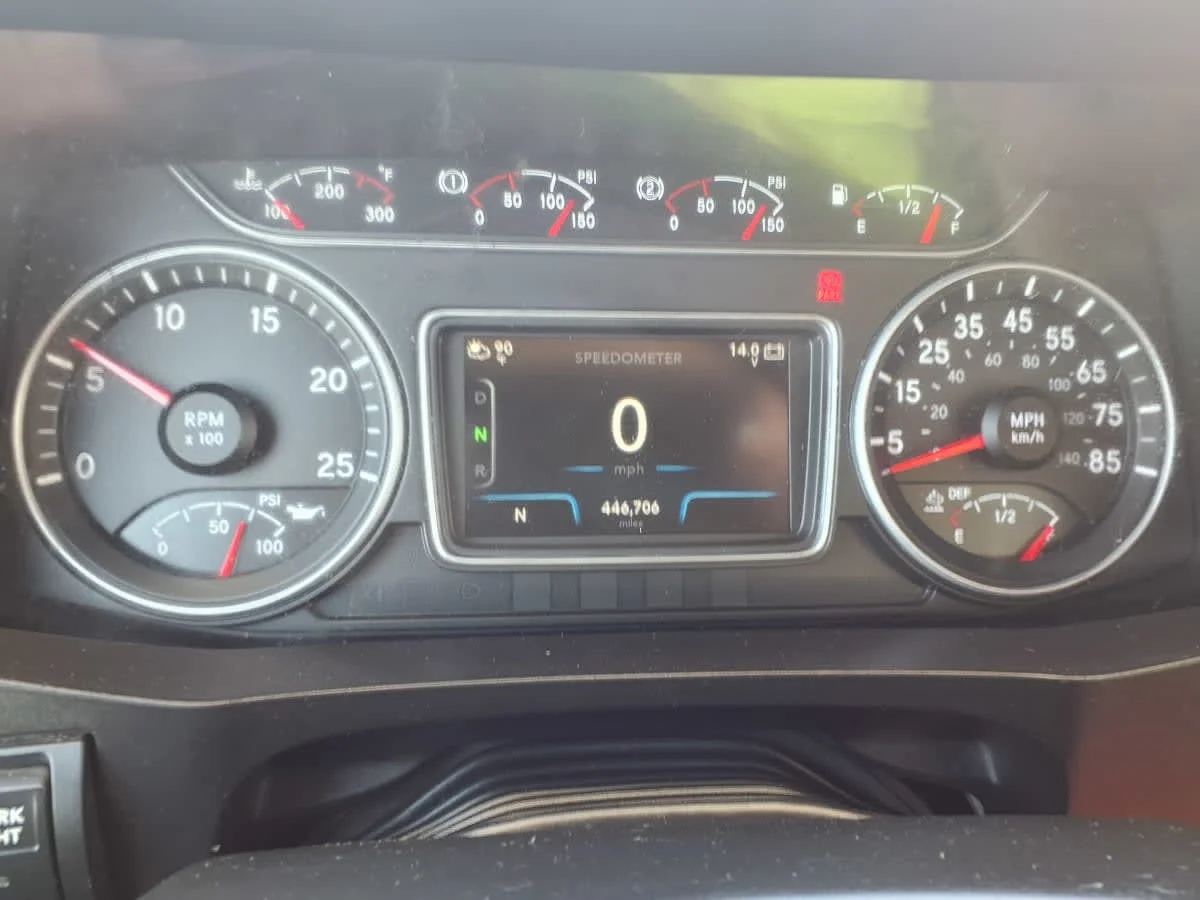 2018 International LT - image 9