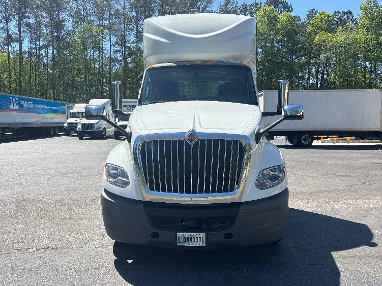 2019 International LT - image 2