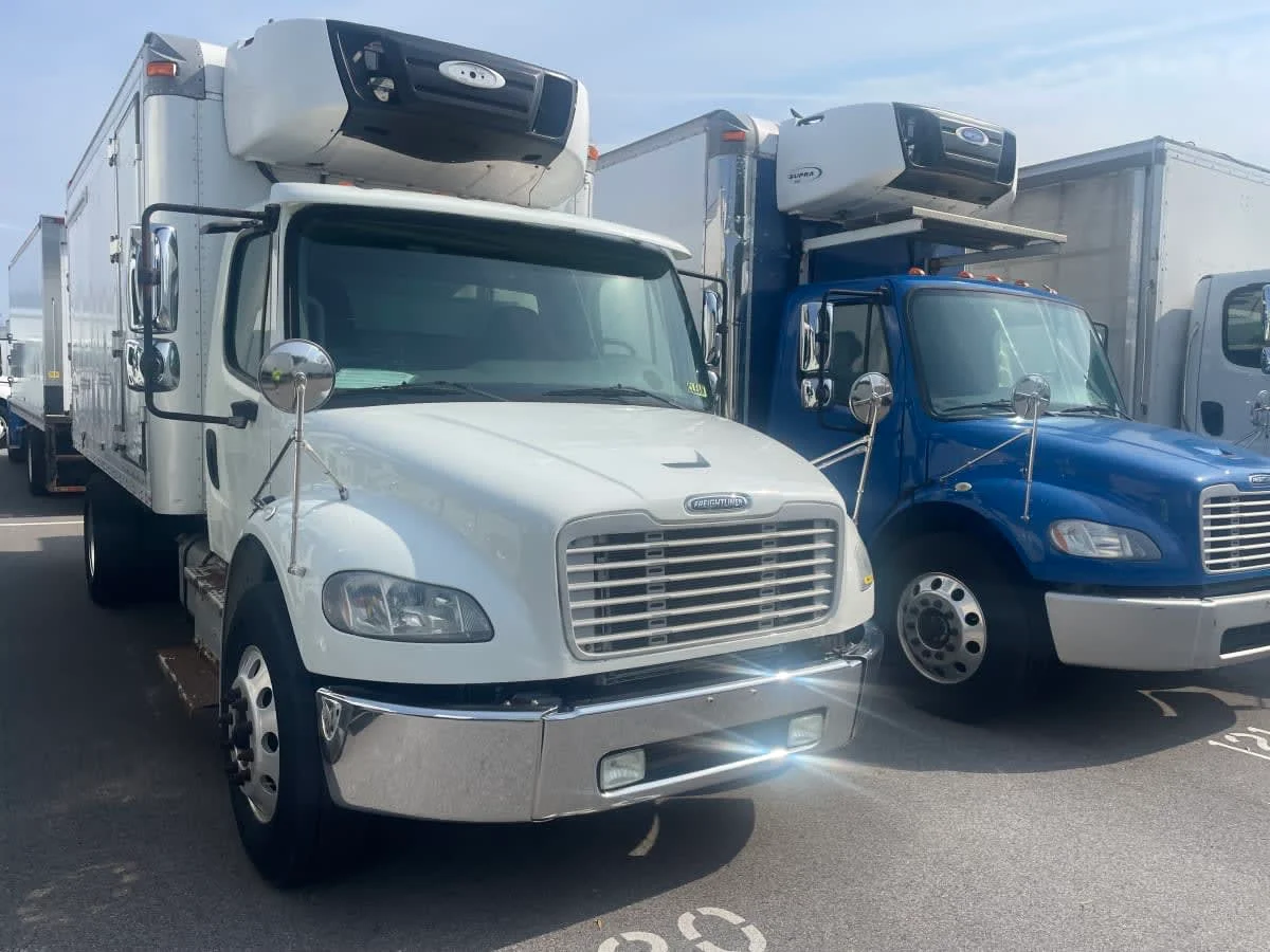 2017 Freightliner M2 106 - image 3