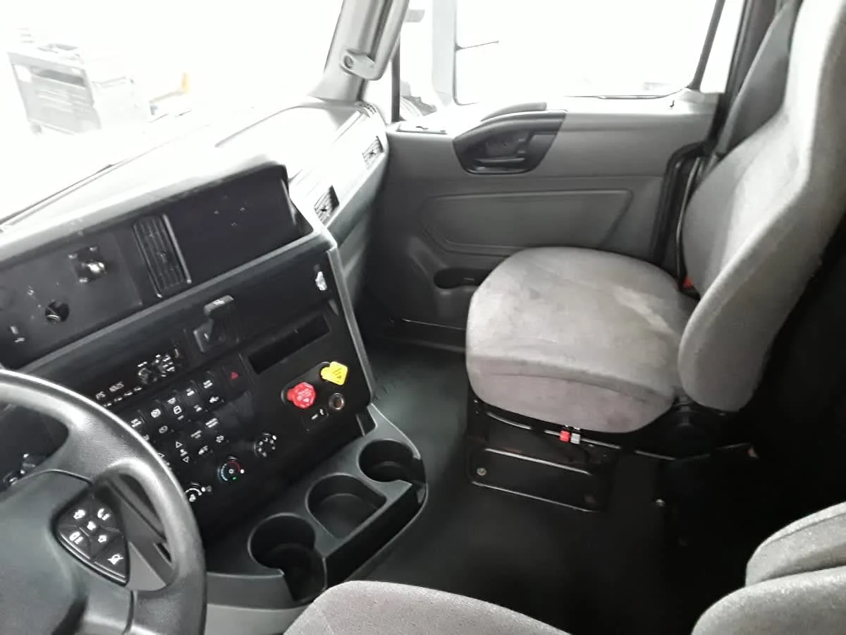2020 International LT in Hilliard, OH — photo 7