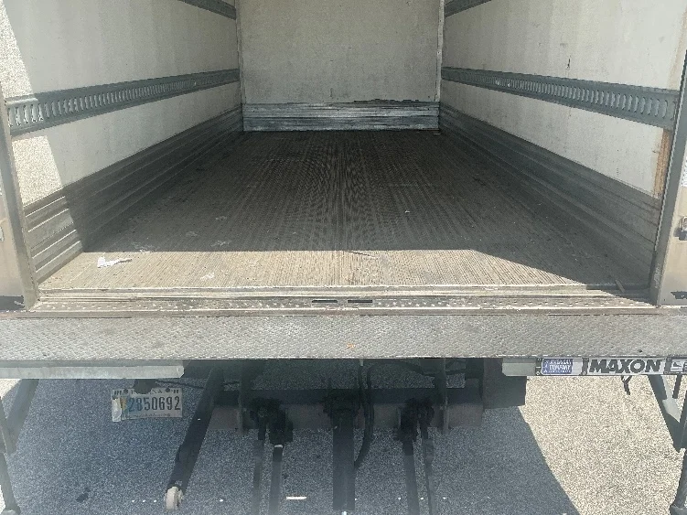 2020 Isuzu NRR in Miami, FL — photo 10