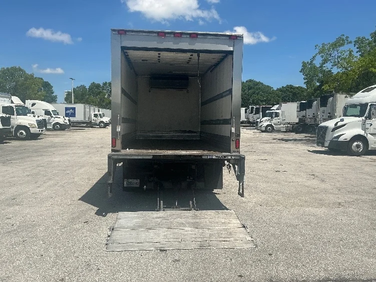 2020 Isuzu NRR in Miami, FL — photo 9