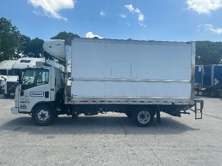 2020 Isuzu NRR in Miami, FL — photo 4