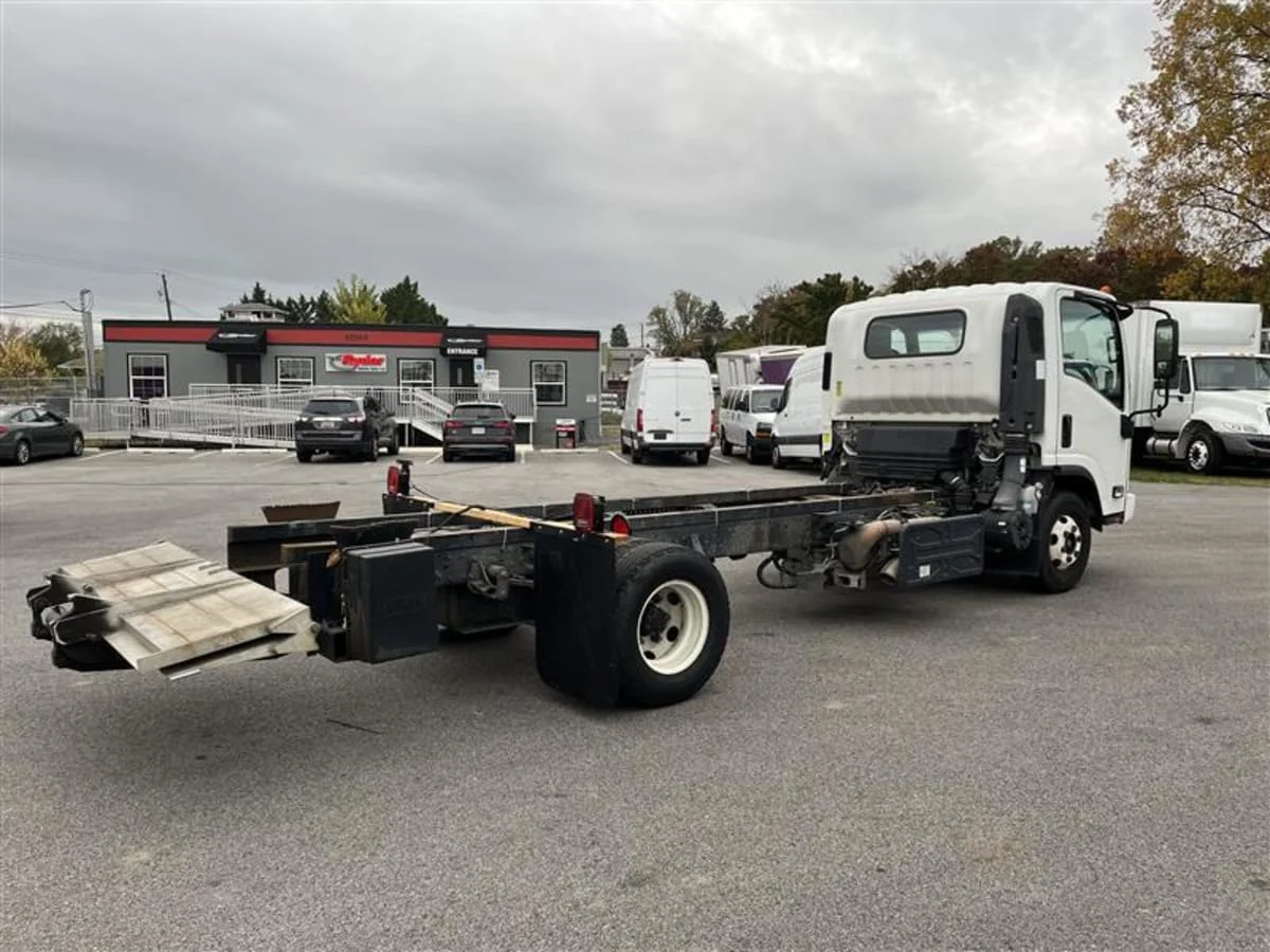 2019 Isuzu NPR - image 4