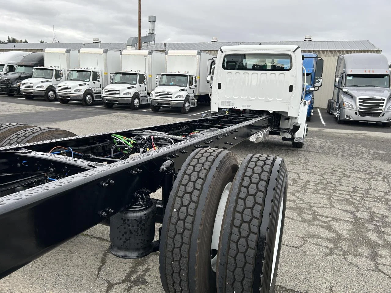 2025 Freightliner M2 106 in Albany, OR — photo 3