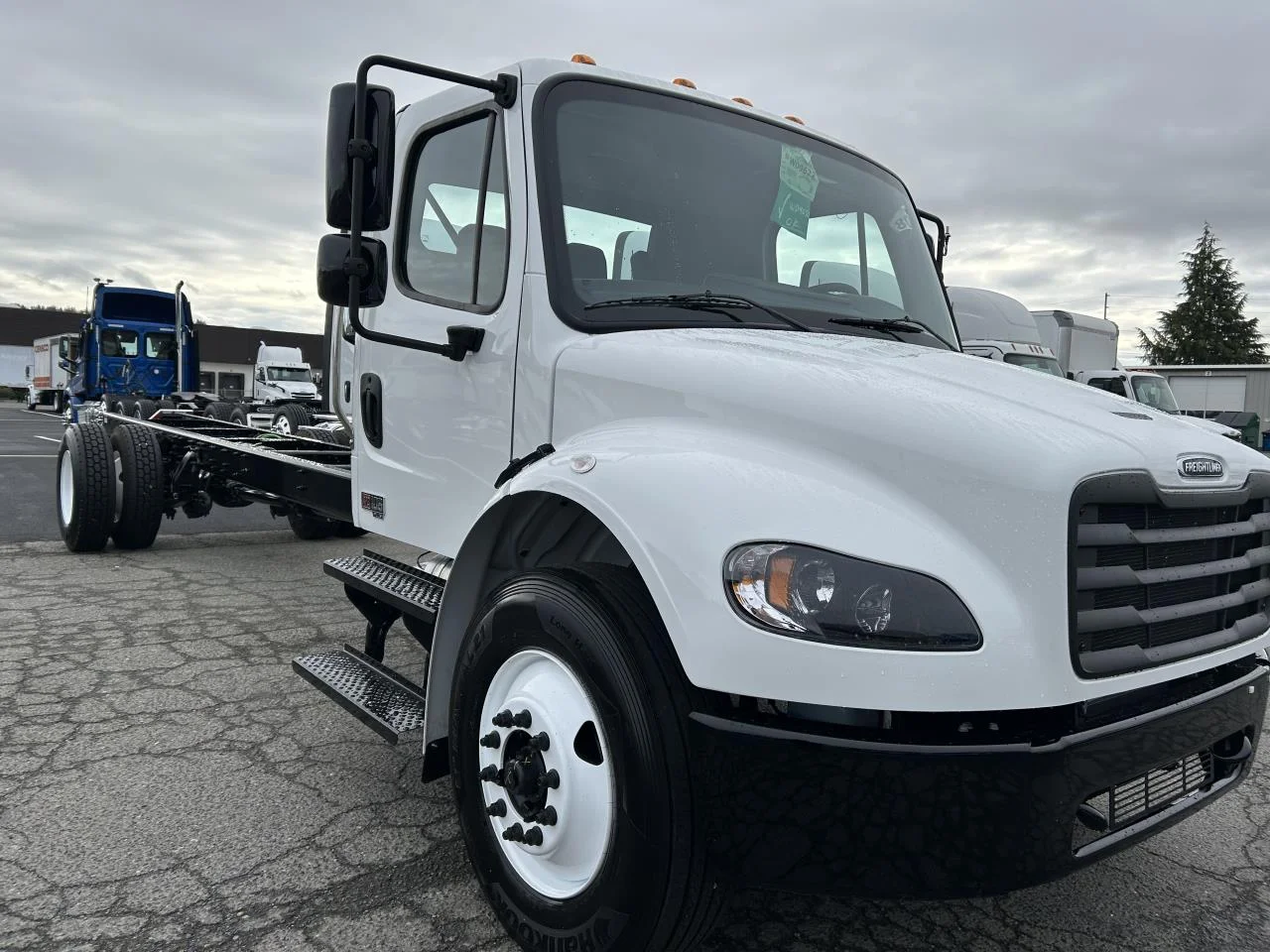 2025 Freightliner M2 106 in Albany, OR — photo 4
