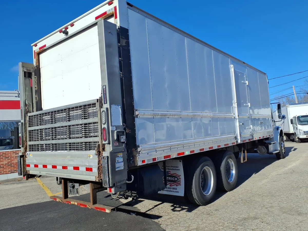 2020 Freightliner M2 106 - image 4