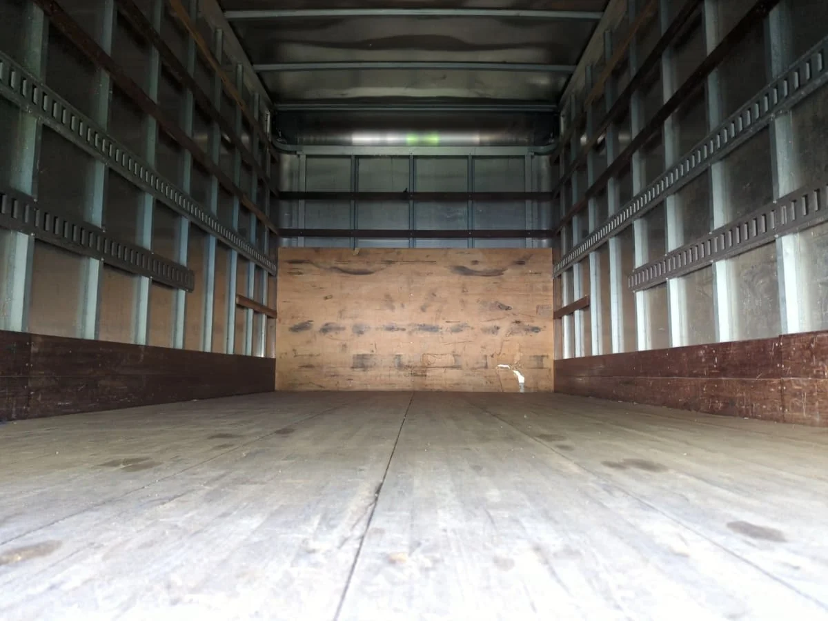 2018 Isuzu NPR - image 8