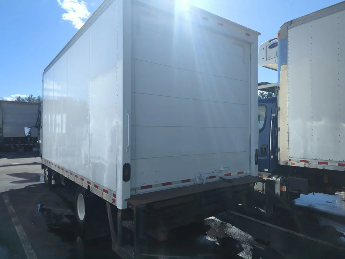 2018 Isuzu NPR - image 6