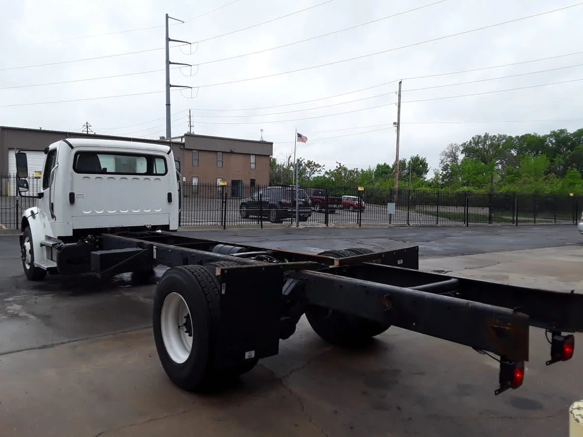 2020 Freightliner M2 106 in Kansas City, MO — photo 6