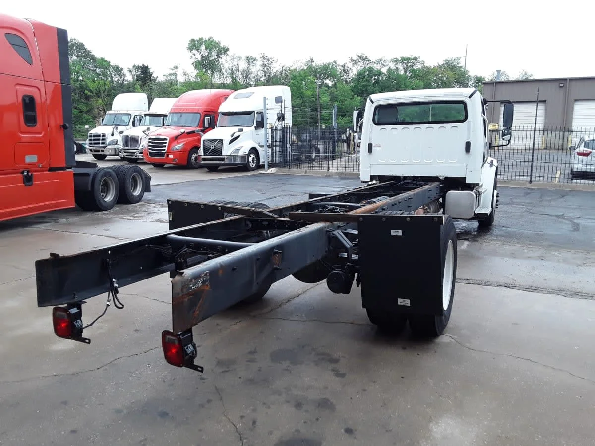 2020 Freightliner M2 106 in Kansas City, MO — photo 4