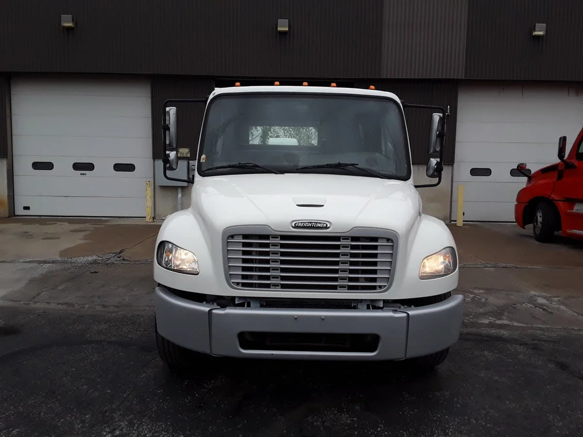 2020 Freightliner M2 106 in Kansas City, MO — photo 2