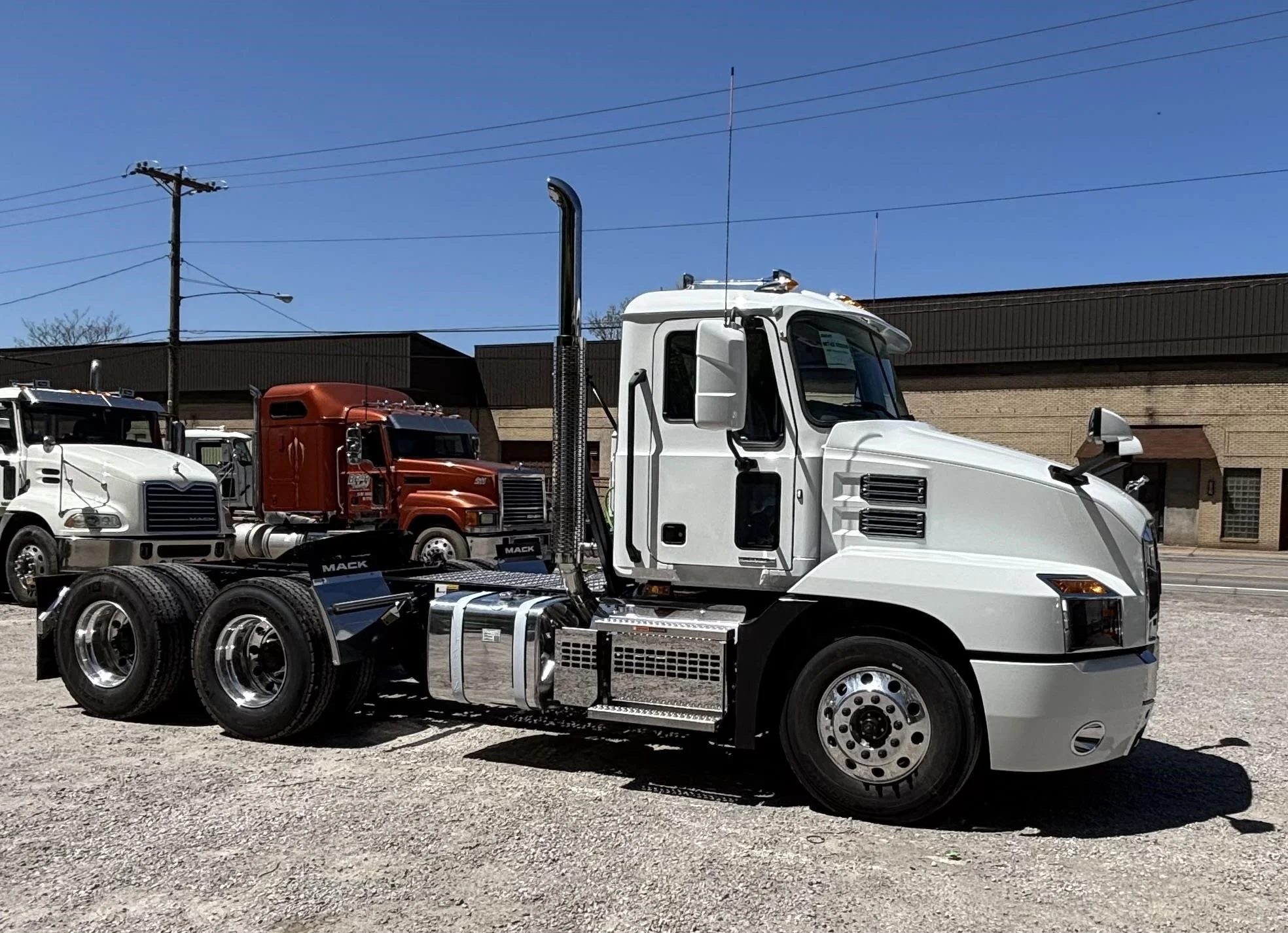 2026 Mack Anthem — photo 2