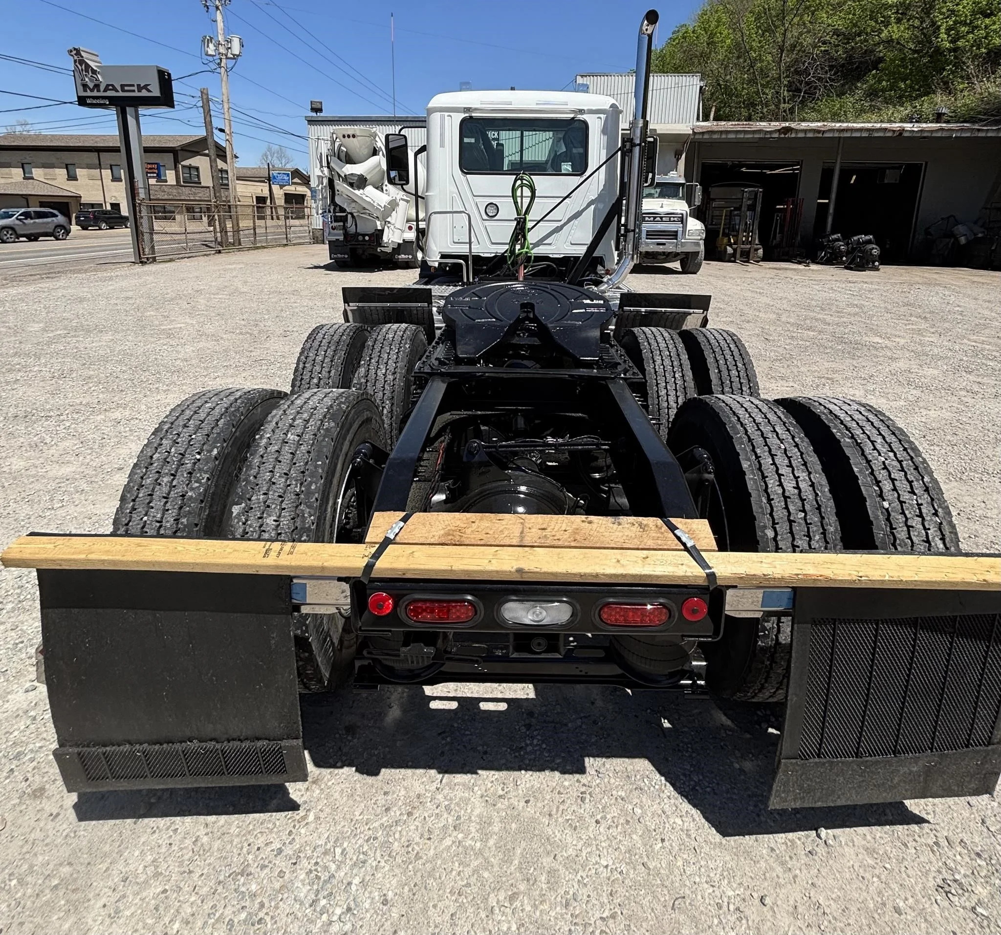 2026 Mack Anthem — photo 3
