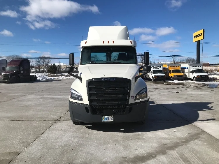 2020 Freightliner Cascadia - image 2