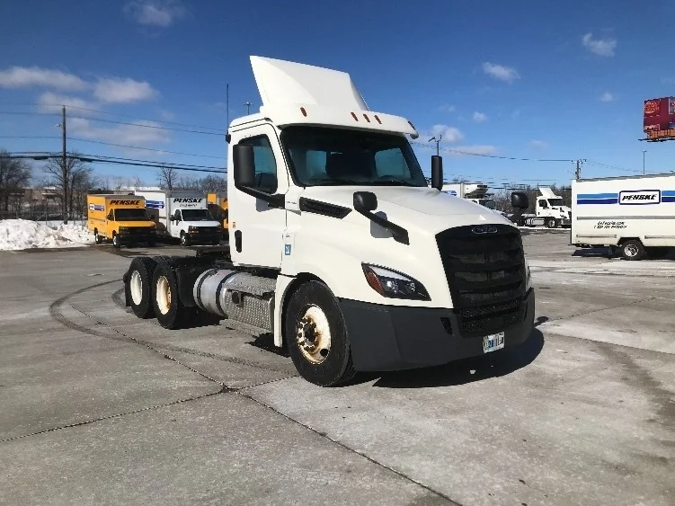 2020 Freightliner Cascadia - image 1