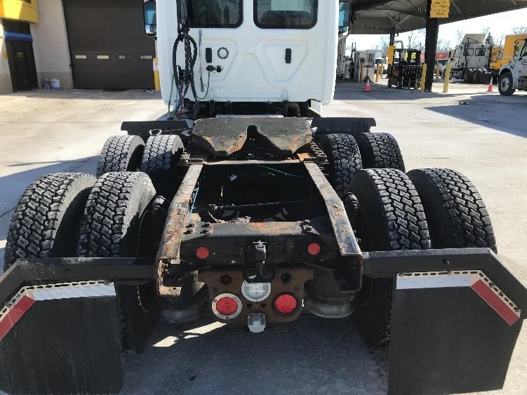 2020 Freightliner Cascadia - image 6