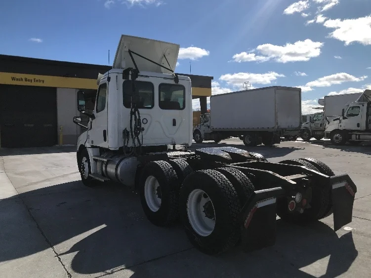 2020 Freightliner Cascadia - image 5