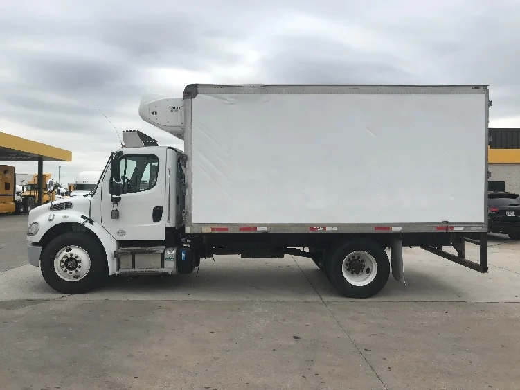 2016 Freightliner M2 106 - image 4