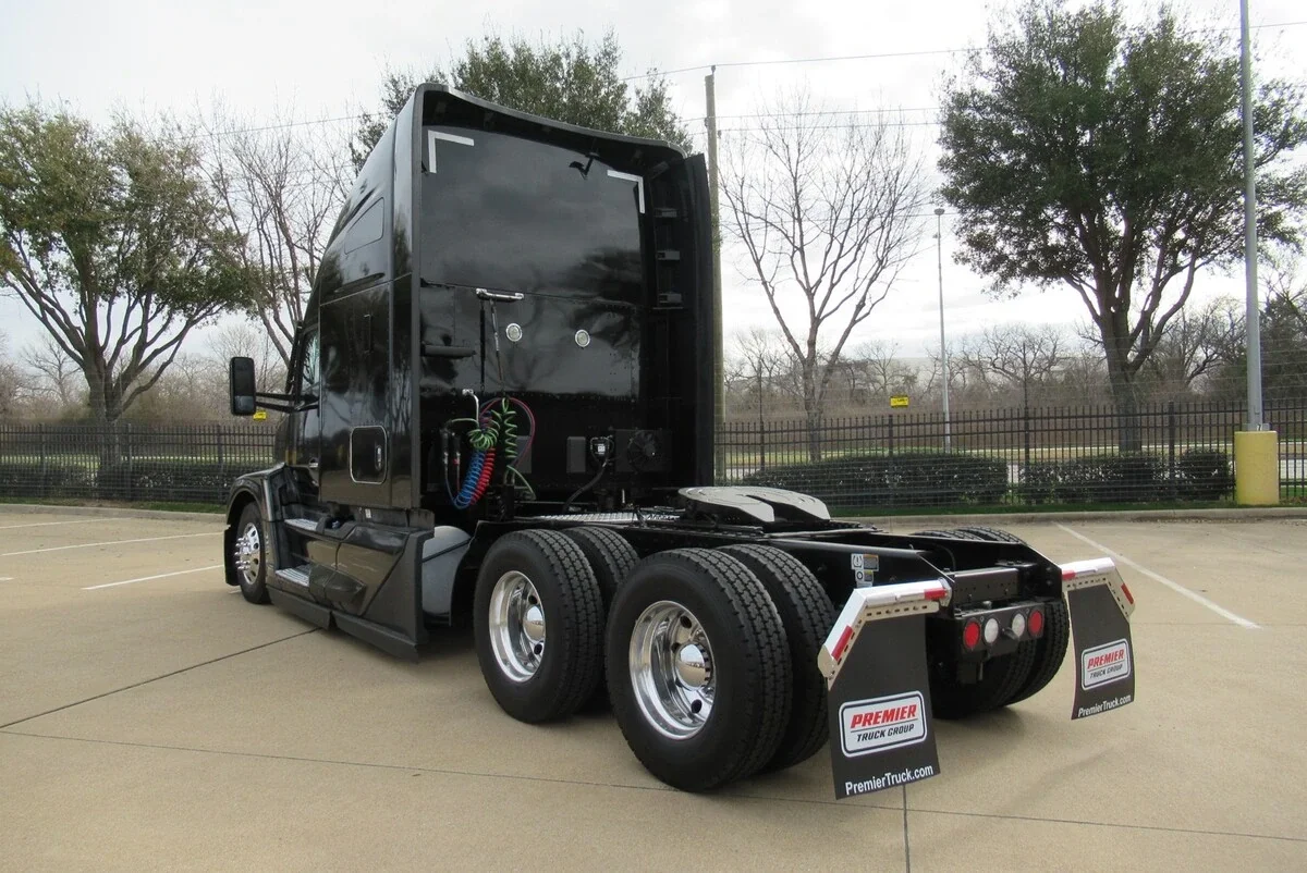 2023 Kenworth T680 - image 3