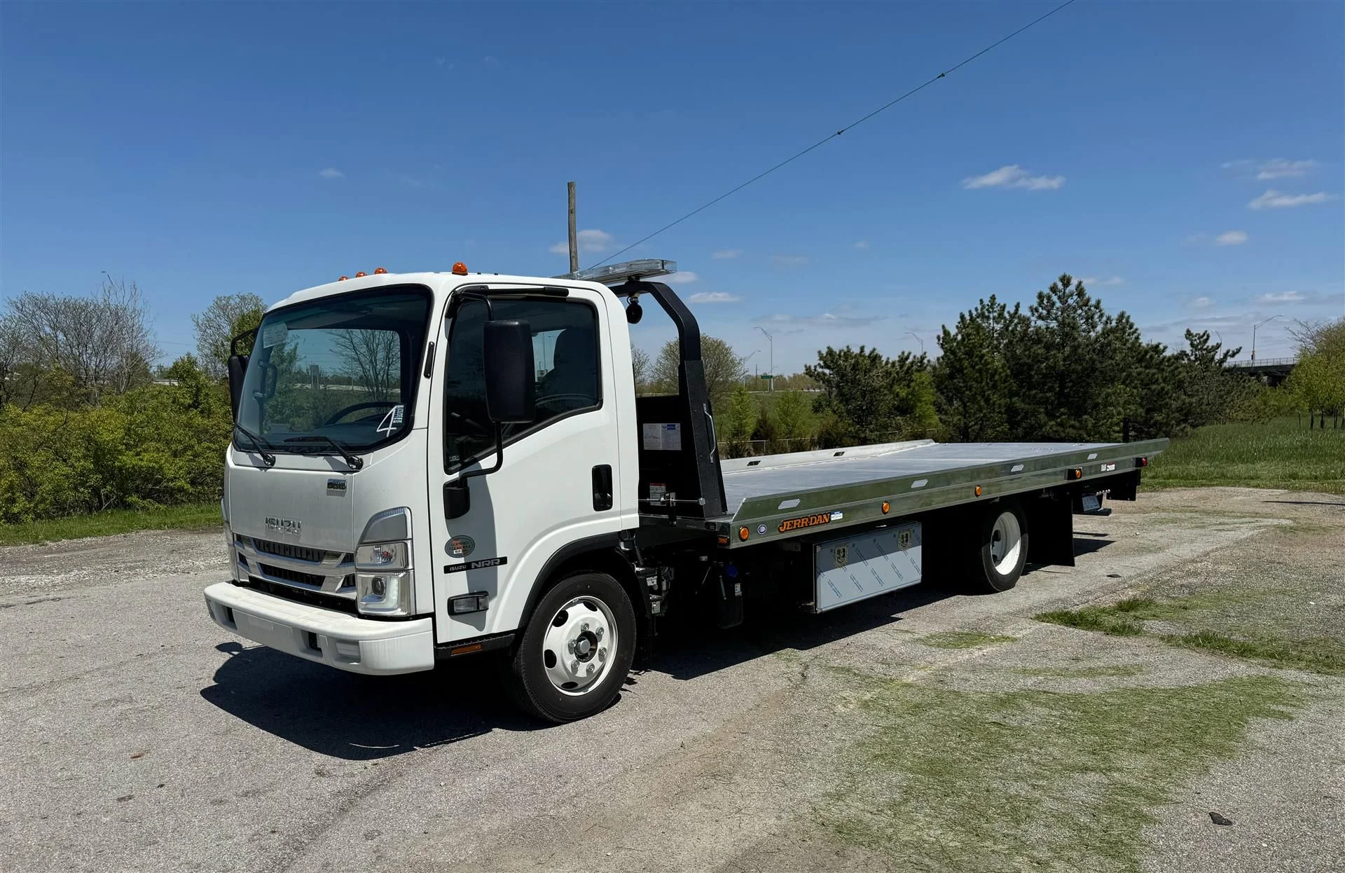 2024 Isuzu NRR in London, OH — photo 2