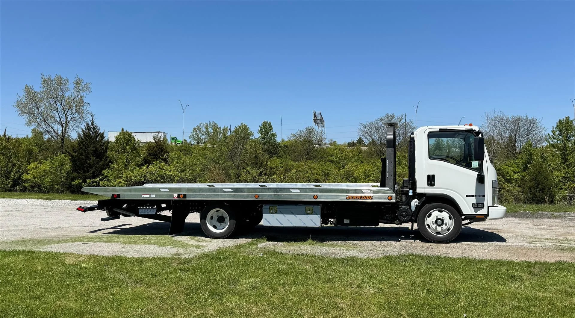 2024 Isuzu NRR in London, OH — photo 4